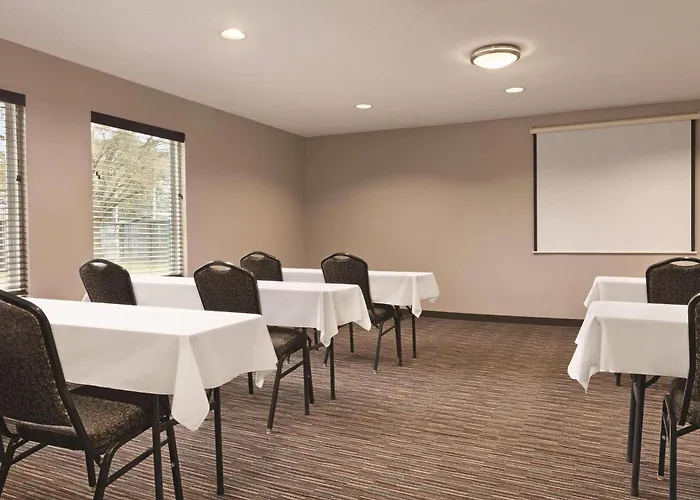 Country Inn & Suites By Radisson, Dunn I-95