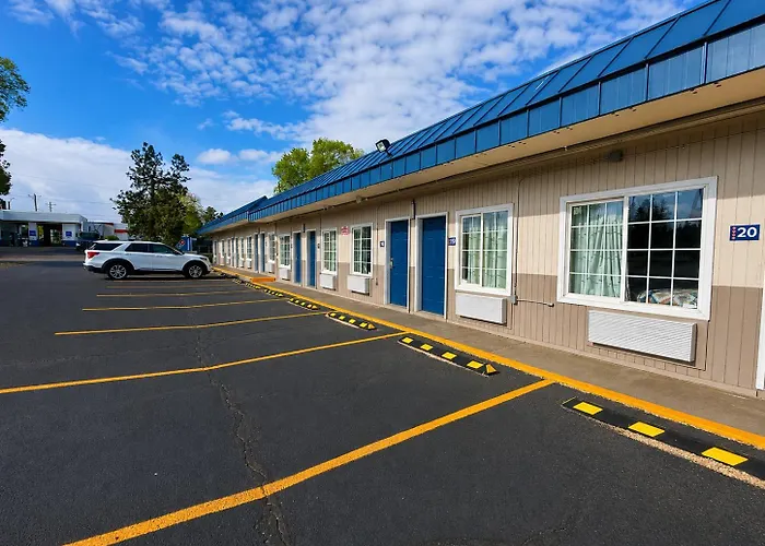 Royal Gateway Motel