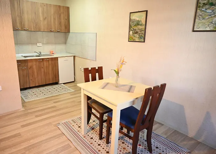 Dionis Rooms & Apartments