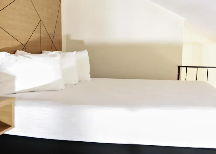 Rivertree Inn & Suites