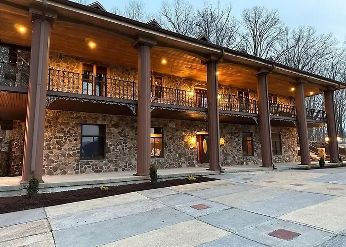 5 Bedroom Estate Near Casino And Downtown