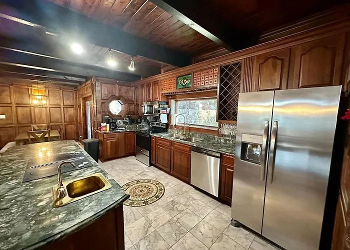 5 Bedroom Estate Near Casino And Downtown