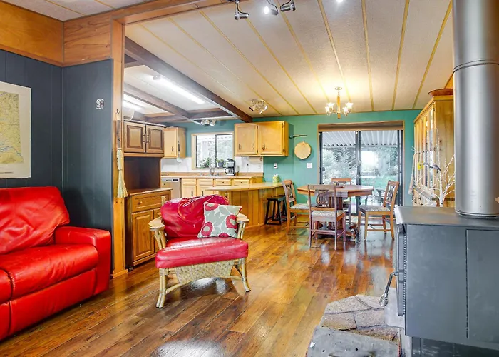 Secluded Port Townsend Retreat: Pets Welcome!