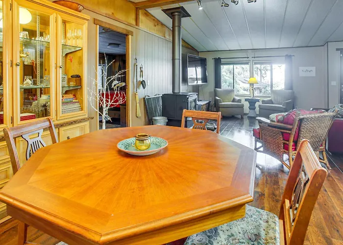 Secluded Port Townsend Retreat: Pets Welcome!
