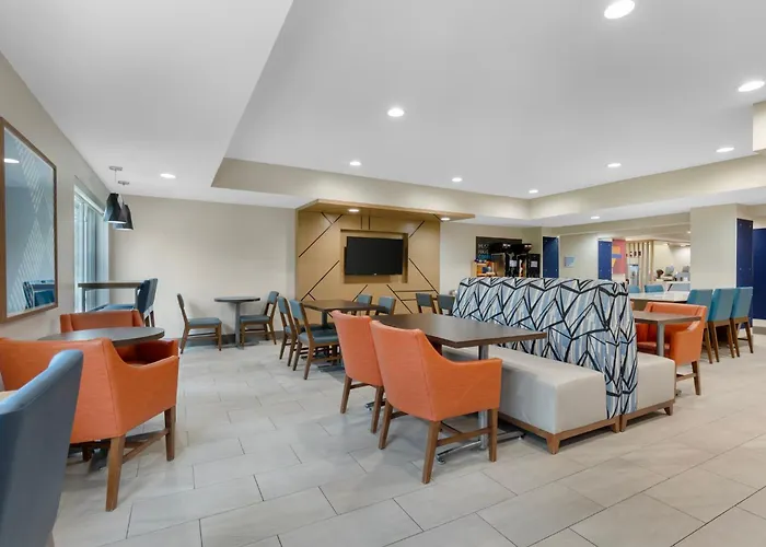 Holiday Inn Express Hotel & Suites Charlotte By Ihg