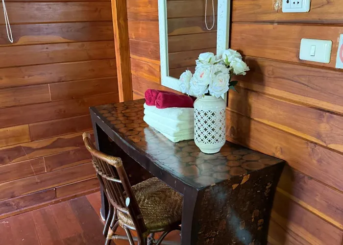 Golden Teak Resort Baan Sapparot