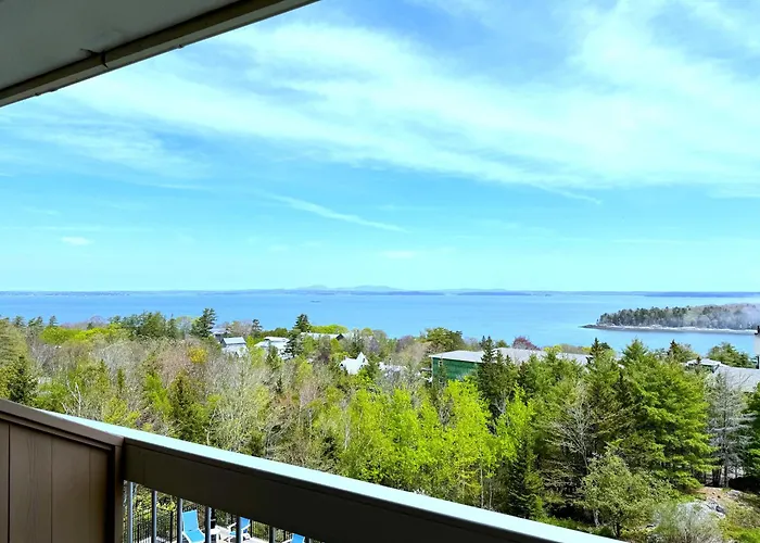 Atlantic Eyrie Lodge