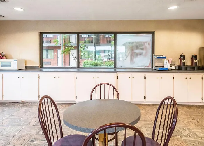 Studios And Suites 4 Less Emporia