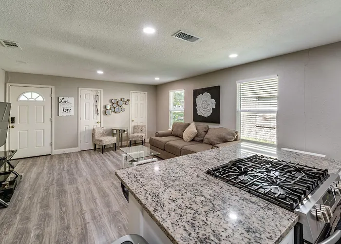 Pet-Friendly Home Near Dallas W/ Private Backyard