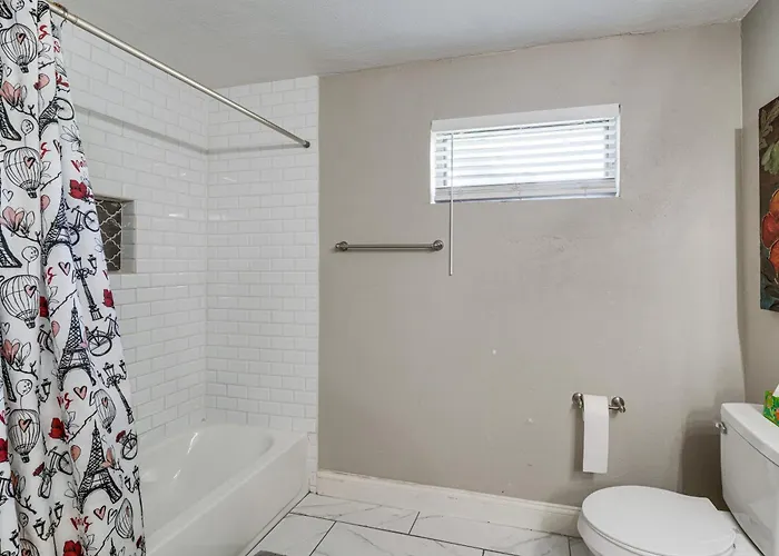 Pet-Friendly Home Near Dallas W/ Private Backyard