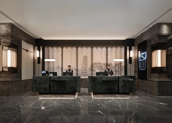 山东滕州龙泉广场聚龙大酒店
