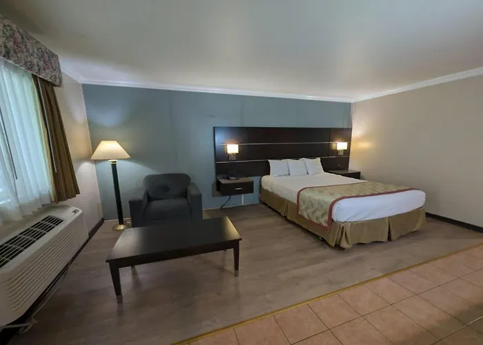 Olive Tree Inn & Suites, A Howard Johnson By Wyndham
