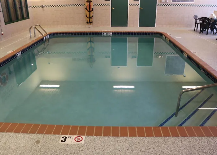 Holiday Inn Express & Suites Marquette By Ihg