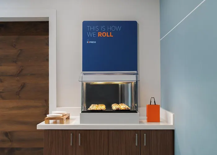 Holiday Inn Express & Suites Alexandria By Ihg