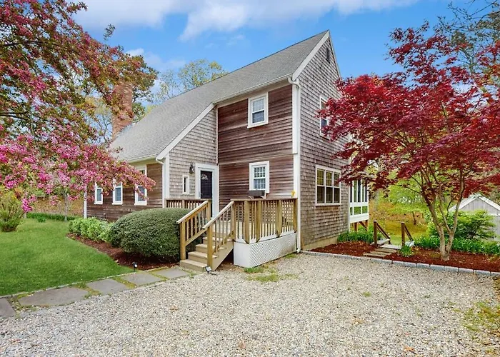 Cozy Charming Cottage