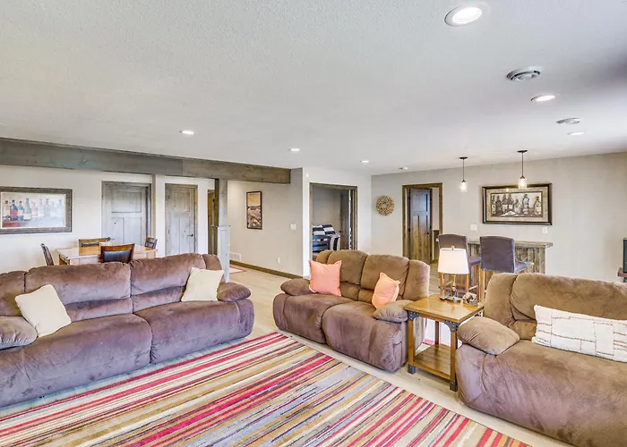 Spacious 6Br Lake Victoria Retreat W/ Private Dock