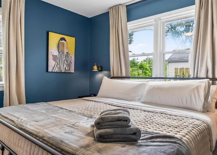 Chic Home With Huge Grassy Yard 7 Mins To Arrowhead Stadium