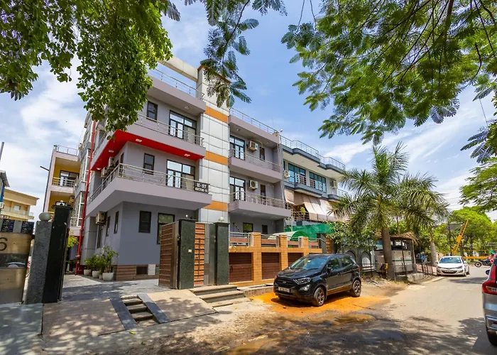 Hotel Diamond Stays Sector 51 Noida