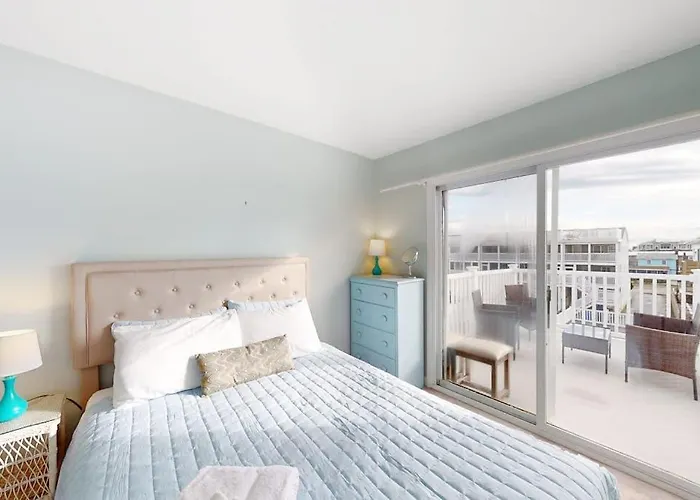 Dewey Villas --- 24 Dickinson Ave, Unit #8B