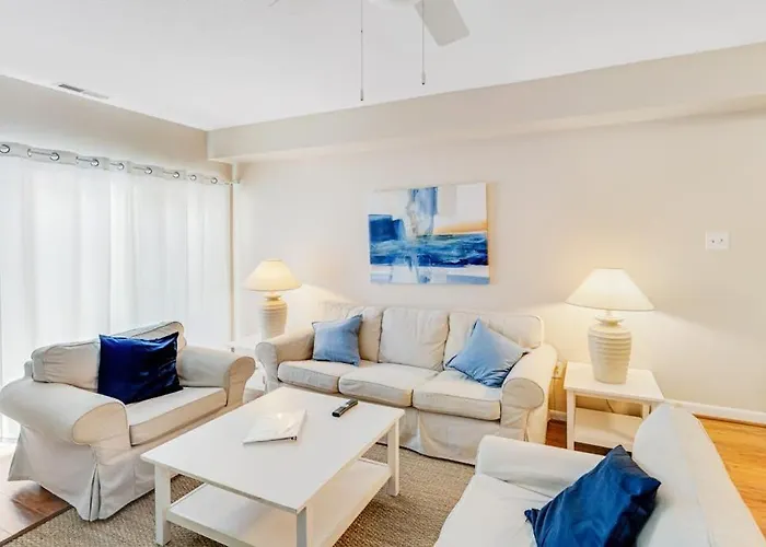 Scarborough Village - 245 Country Club Dr, Unit #608