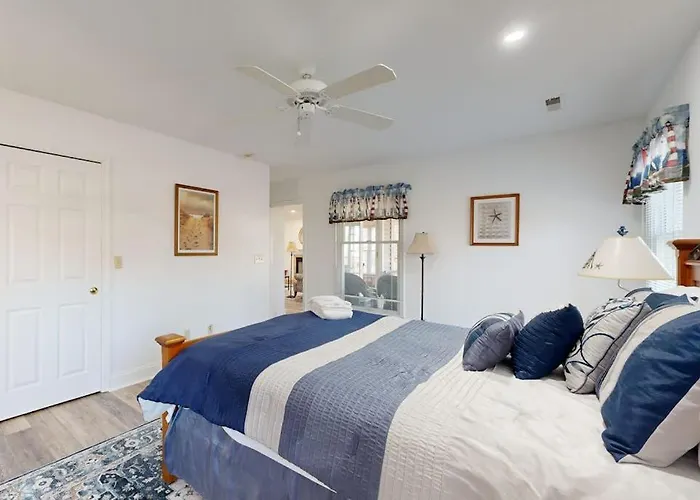 Salt Pond - 1 Heron Ct