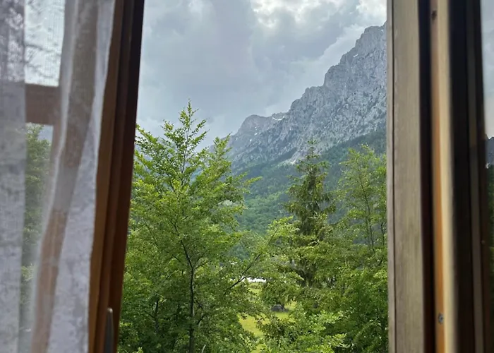 Natyra Balcony