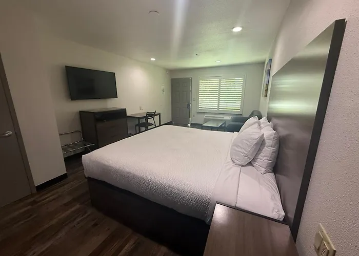 Baymont By Wyndham Manteca