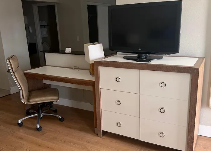 Quality Inn & Suites By The Parks