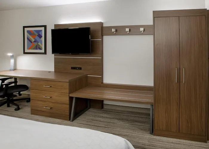 Holiday Inn Express & Suites Waxahachie By Ihg