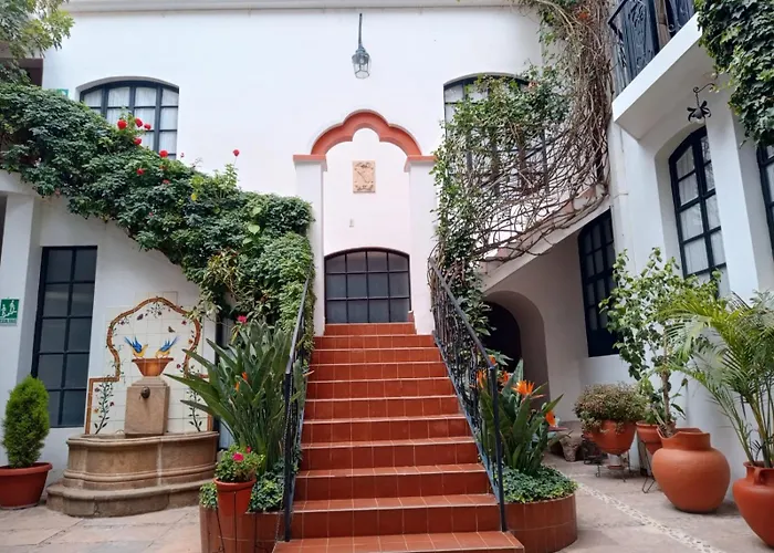 El Hotel De Su Merced