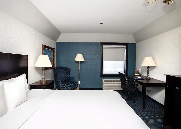 Chateau Hotel And Conference Center