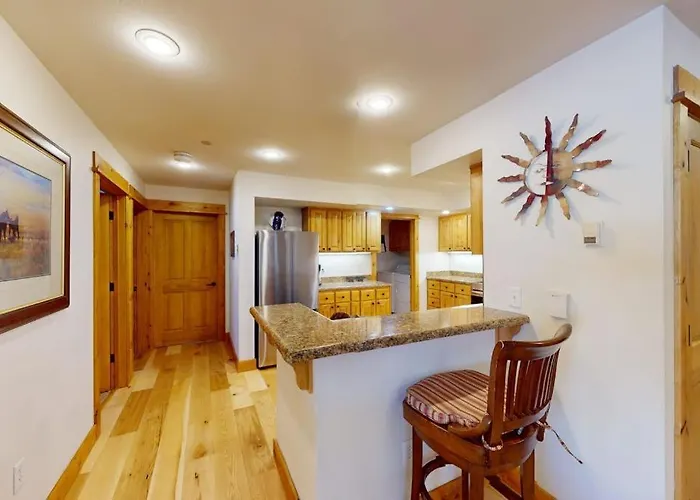 Canyon Creek B301 - Walk Or Shuttle To Lifts Condo W/ Two Fireplaces & Shared Pool/Hot Tub/Gym