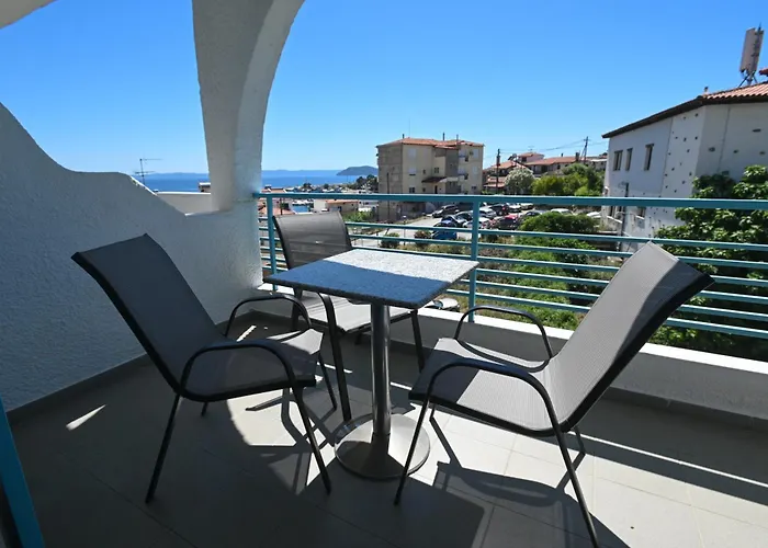 Astri Hotel