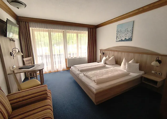 Aktivhotel&Gasthof Schmelz Ihr familienfreundliches Urlaubs Hotel mit Wellness, Almsauna, Chiemgau Karte