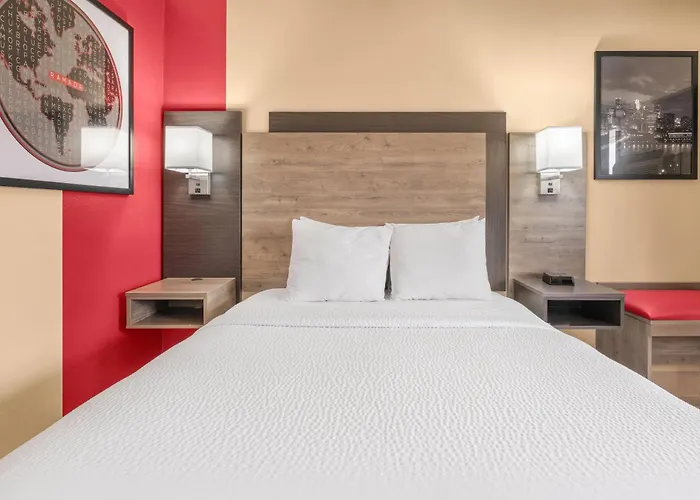 Ramada By Wyndham Minneapolis Golden Valley
