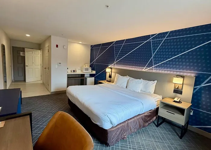 Comfort Inn & Suites Sturbridge-Brimfield