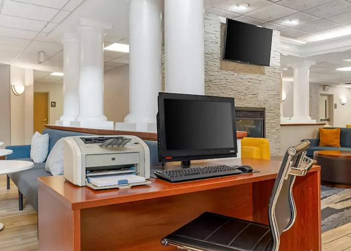 Comfort Inn & Suites Lavale - Cumberland