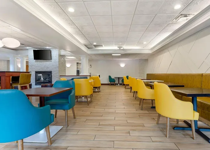 Comfort Inn & Suites Lavale - Cumberland