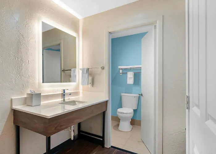 Quality Inn & Suites At Coos Bay