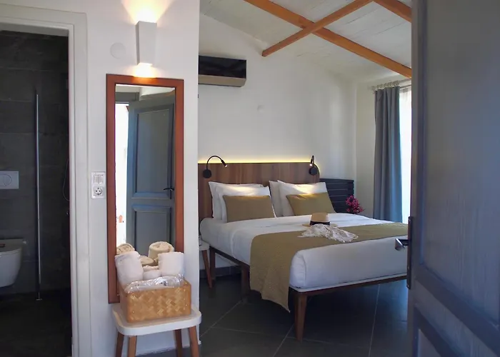 Maya Bistro Hotel & Beach