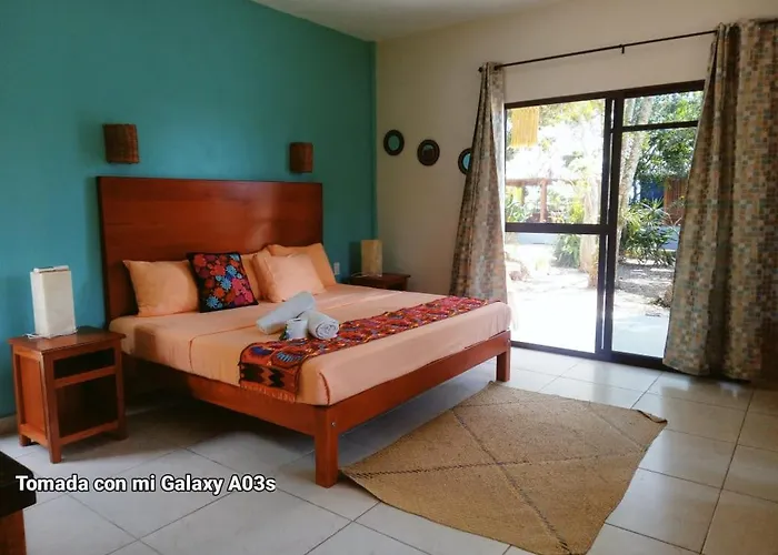 El Roble Nature Hotel & Lagoon