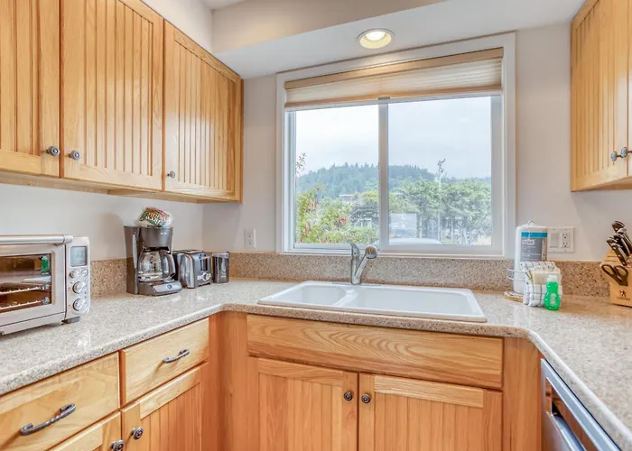 Breakers Beach House 7