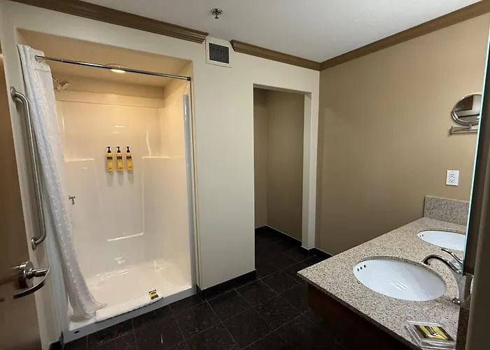 Best Western Plus Rose Country Hotel