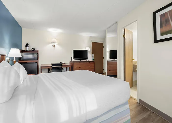 Quality Inn & Suites Black River Falls I-94