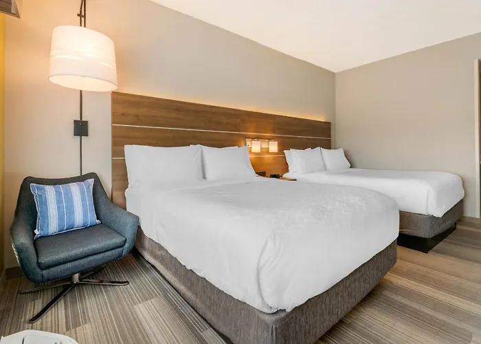 Holiday Inn Express & Suites - St. Petersburg - Madeira Beach By Ihg