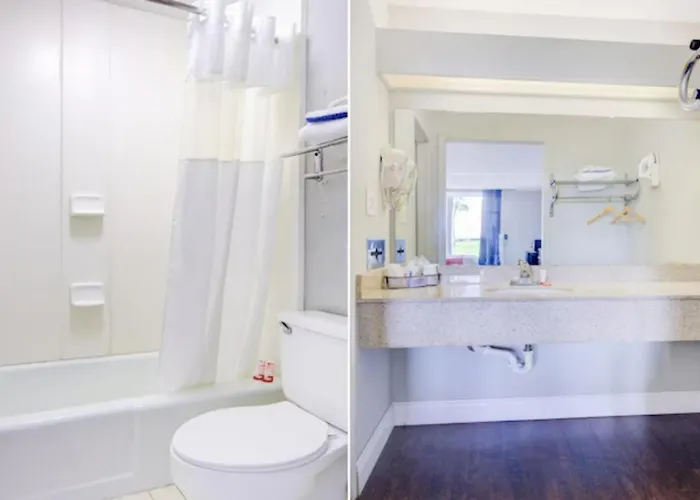 Oyo Hotel Dundee By Crystal Lake