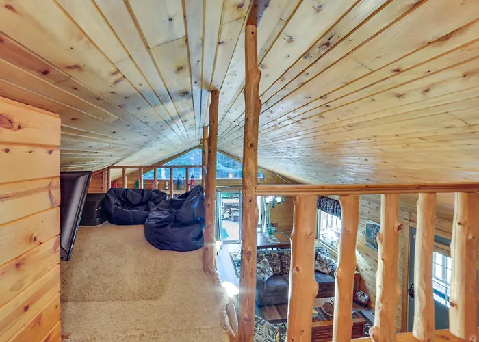 Cozy Manistique Cabin W/ Deck, Grill & Fire Pit!