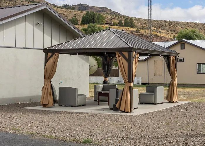 Oregon Trail Inn And Suites