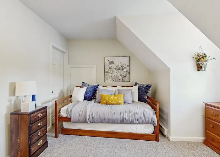 Waterfront Delight At Spindle Point