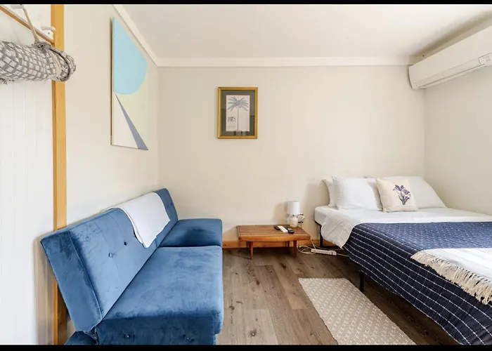 Bright Apt W Additional Room